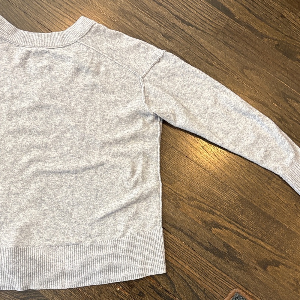 Aerie Light Gray V-Neck Knit Sweater (size XS) - Picture 12 of 12